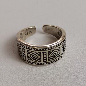 Almost new vintage silver ring for women